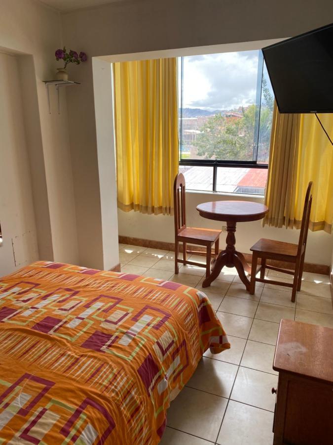 Bella Esmeralda Cusco Luaran gambar